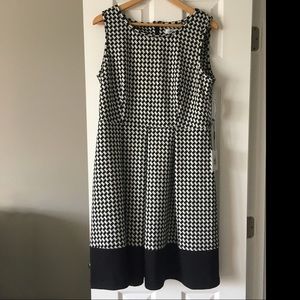 NWT - Blck/wht Houndstooth pattern dress - Calvin Klein